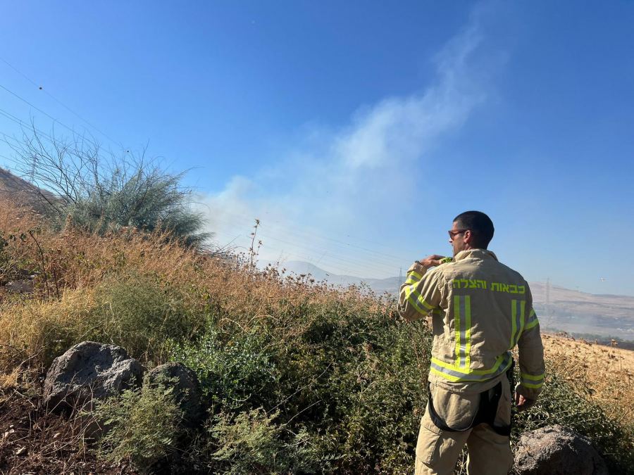 حريق كبير في منطقة مفتوحة بالقرب من مجدل.